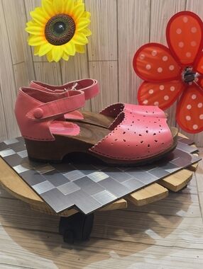 Hanna Anderson Pink Women's Ankle-Strap Clog Sandals
